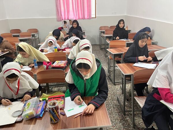 برگزاری مسابقه طرح فرهنگی و هنری در دبستان بعثت ۲