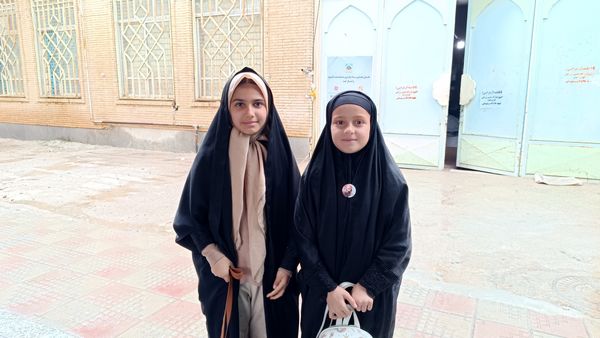 حضور پرشور دانش‌آموزان و فرهنگیان در نماز جمعه یاسوج