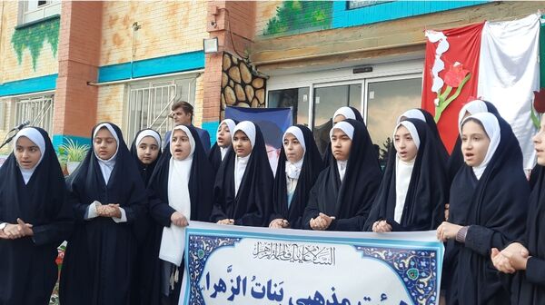 وداع دانش‌آموزان دبیرستان فرهنگیان ناحیه ۷ با شهید گمنام 