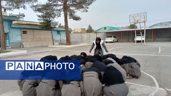 بیست و ششمین مانور سراسری زلزله در دبیرستان نمونه اندیشه کاشمر