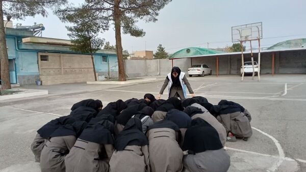 بیست و ششمین مانور سراسری زلزله در دبیرستان نمونه اندیشه کاشمر