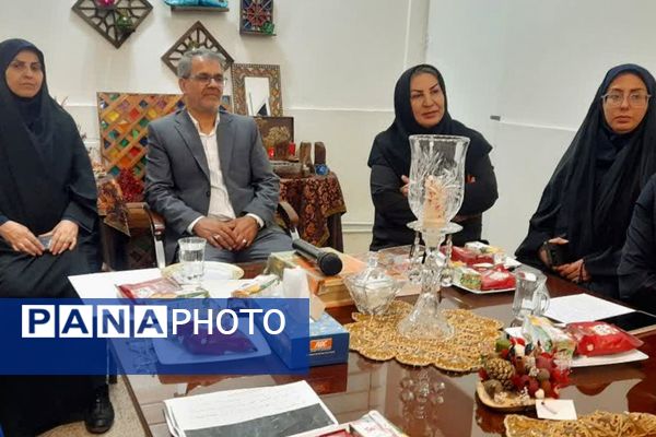 برپایی نشست ادبی به مناسبت بزرگداشت روز معلم و سعدی شیرازی