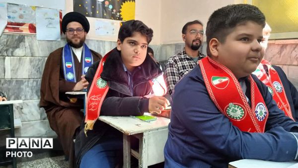 آشنایی دانش‌آموزان دبستان شهید رئیسی قم با مهارت‌های تشکیلاتی پیشتازان