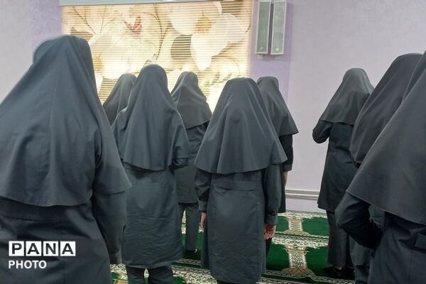 «سه‌شنبه‌های مهدوی» و برپایی نماز جماعت در دبیرستان حضرت معصومه (س)