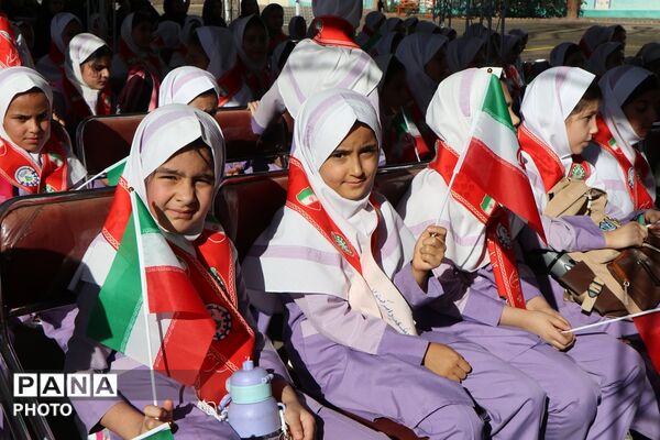 «مهر کریمانه» با حضور وزیر آموزش و پرورش در دبستان پروین اعتصامی بهارستان‌دو