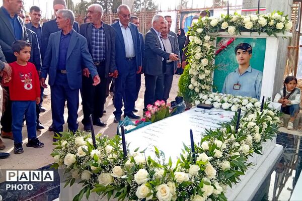 مراسم گرامیداشت چهلمین روز شهادت شهید علی کیانی در گلزار شهدای یاسوج