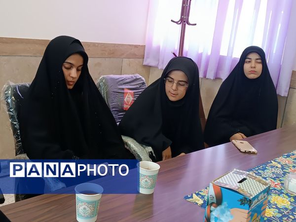 دیدار مدیر جدید آموزش و پرورش گناباد با جمعی از دانش‌آموزان