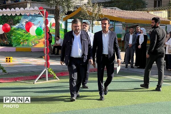 نواخته شدن زنگ شکوفه ها در دبستان طواف و معماریان ناحیه دو شهرری 