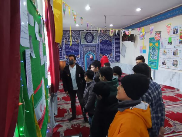 برپایی نمایشگاه مدرسه انقلاب در دبیرستان شهید رجایی