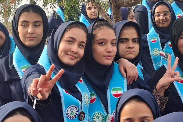 جلوه‌هایی از سرود همگانی مدرسه نمونه‌دولتی تمام ساحتی ارشاد قرچک