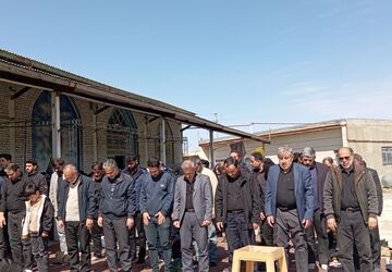 تا خون در رگ ماست خامنه‌ای رهبر ماست