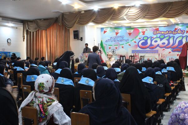 جشن ایرانمون در دبیرستان نمونه دولتی مهشید مصلی‌نژاد
