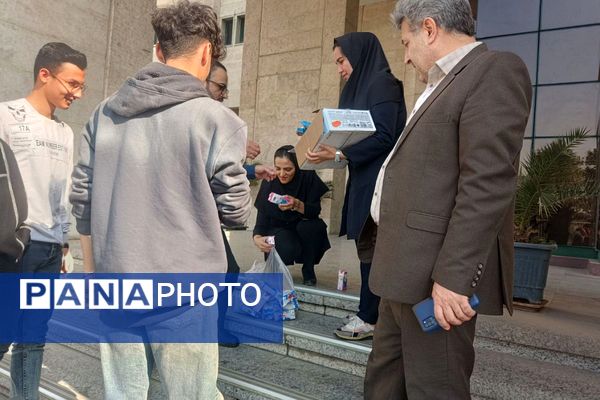 بازدید دانش‌آموزان دبیرستان شهدای علم‌ و فناوری بهارستان دو از دانشکده دندانپزشکی تهران 