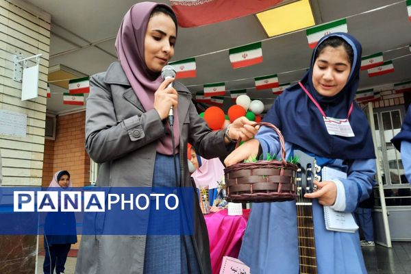  جشن نیمه شعبان در مدرسه مهرآیین ناحیه دو بهارستان