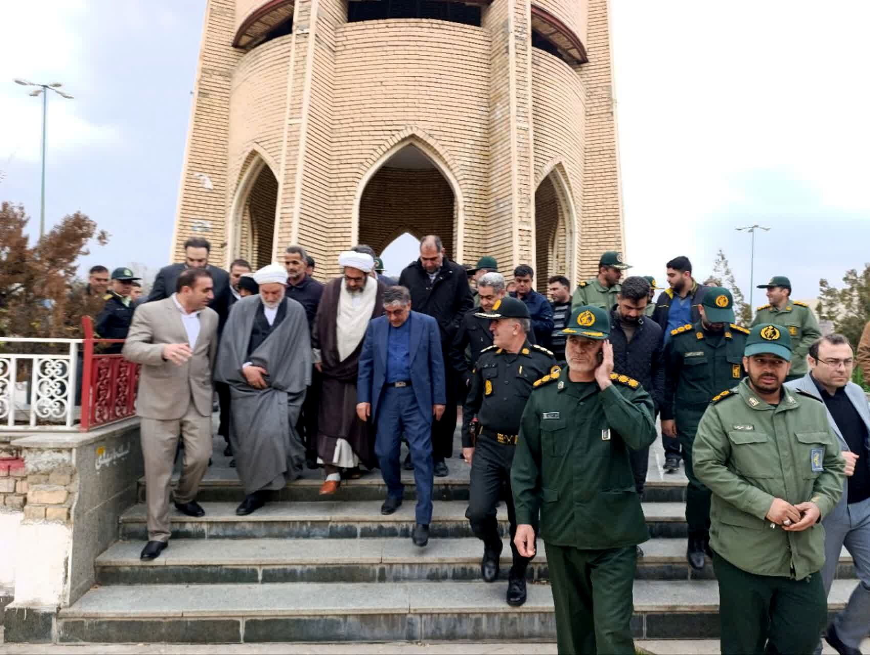 بازدید میدانی دادستان انتظامی قضات در کوهدشت و دیدار با کارکنان و خانواده شهدا