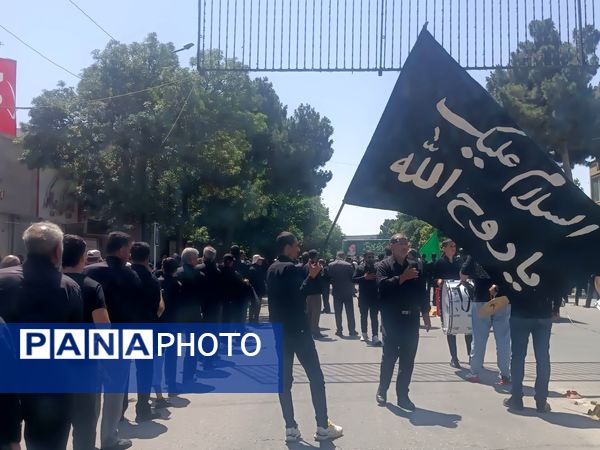 مراسم زنجیر زنی و سینه زنی به مناسبت سالگرد رحلت امام در نیشابور 