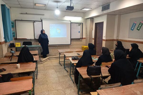 برگزاری کارگاه توانمندسازی نیروی انسانی ویژه نومعلمان در دبستان علی اکبر طالبی ناحیه یک شهرری