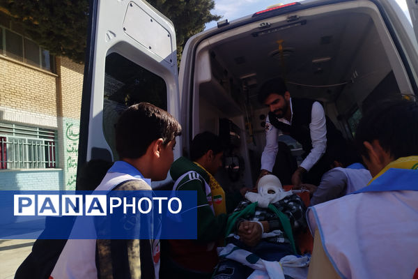 دانش‌آموزان مدرسه شهید باهنر لردگان آماده مقابله با زلزله شدند