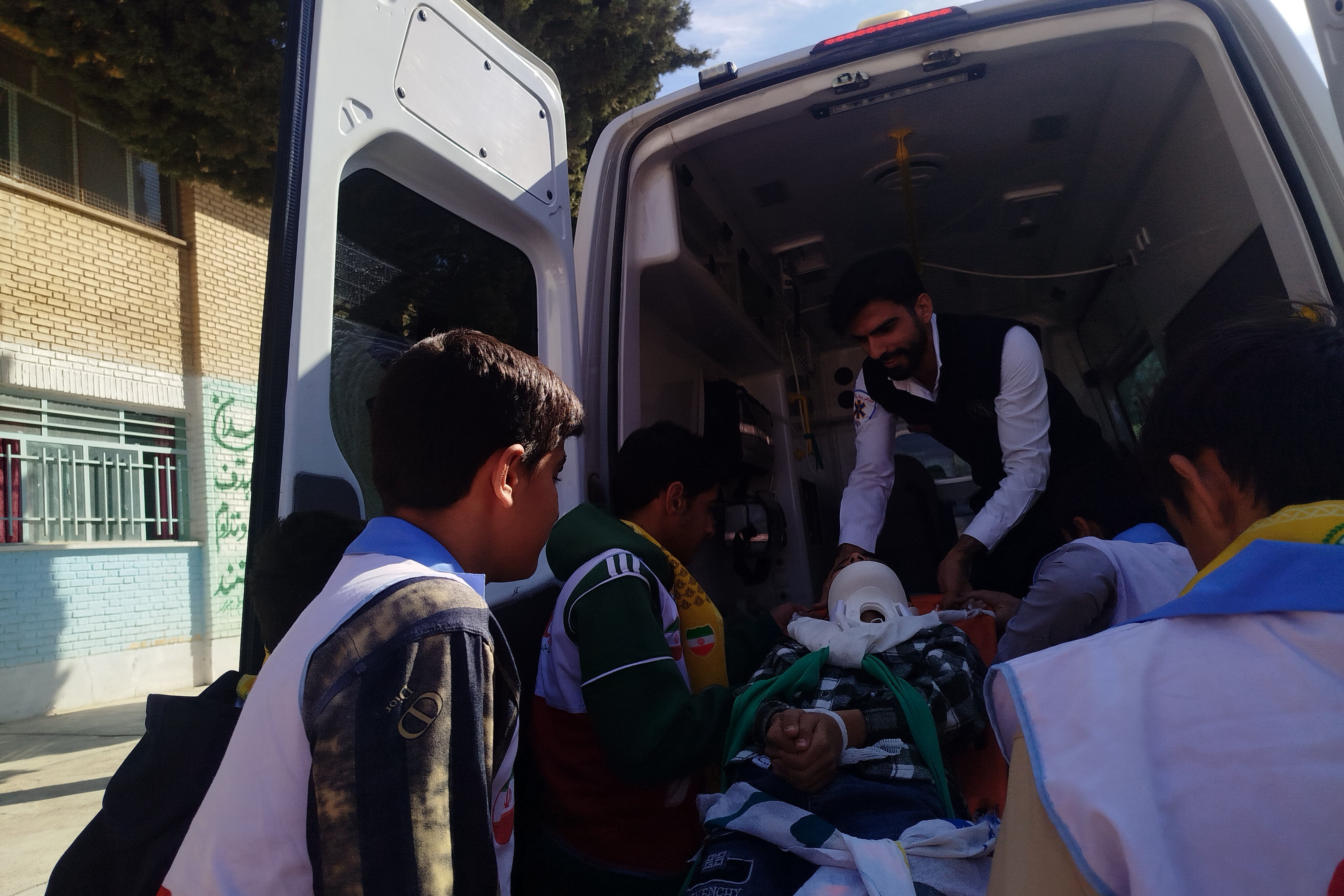 دانش‌آموزان مدرسه شهید باهنر لردگان آماده مقابله با زلزله شدند