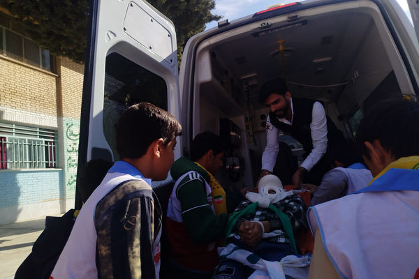 دانش‌آموزان مدرسه شهید باهنر لردگان آماده مقابله با زلزله شدند