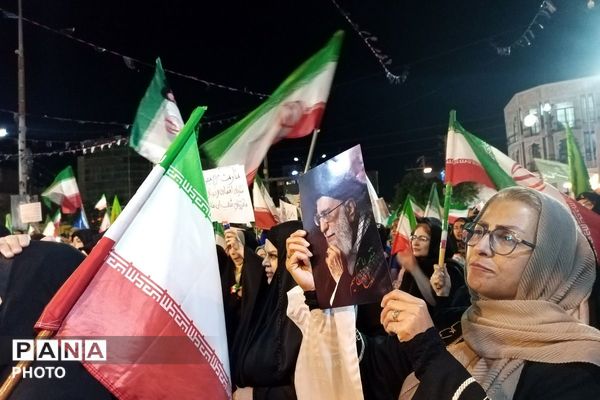 تداوم حضور در خیابان‌ها؛ رمز اتحاد و پیروزی