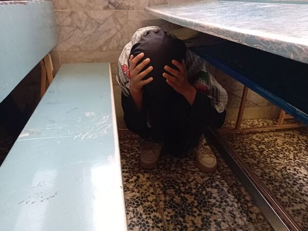 مانور زلزله  در دبیرستان حجت‌ الاسلامی نیشابور 
