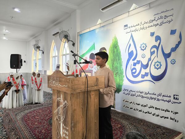 حضور پرشور نسل آینده انقلاب در راهپیمایی ۱۳ آبان سندرک