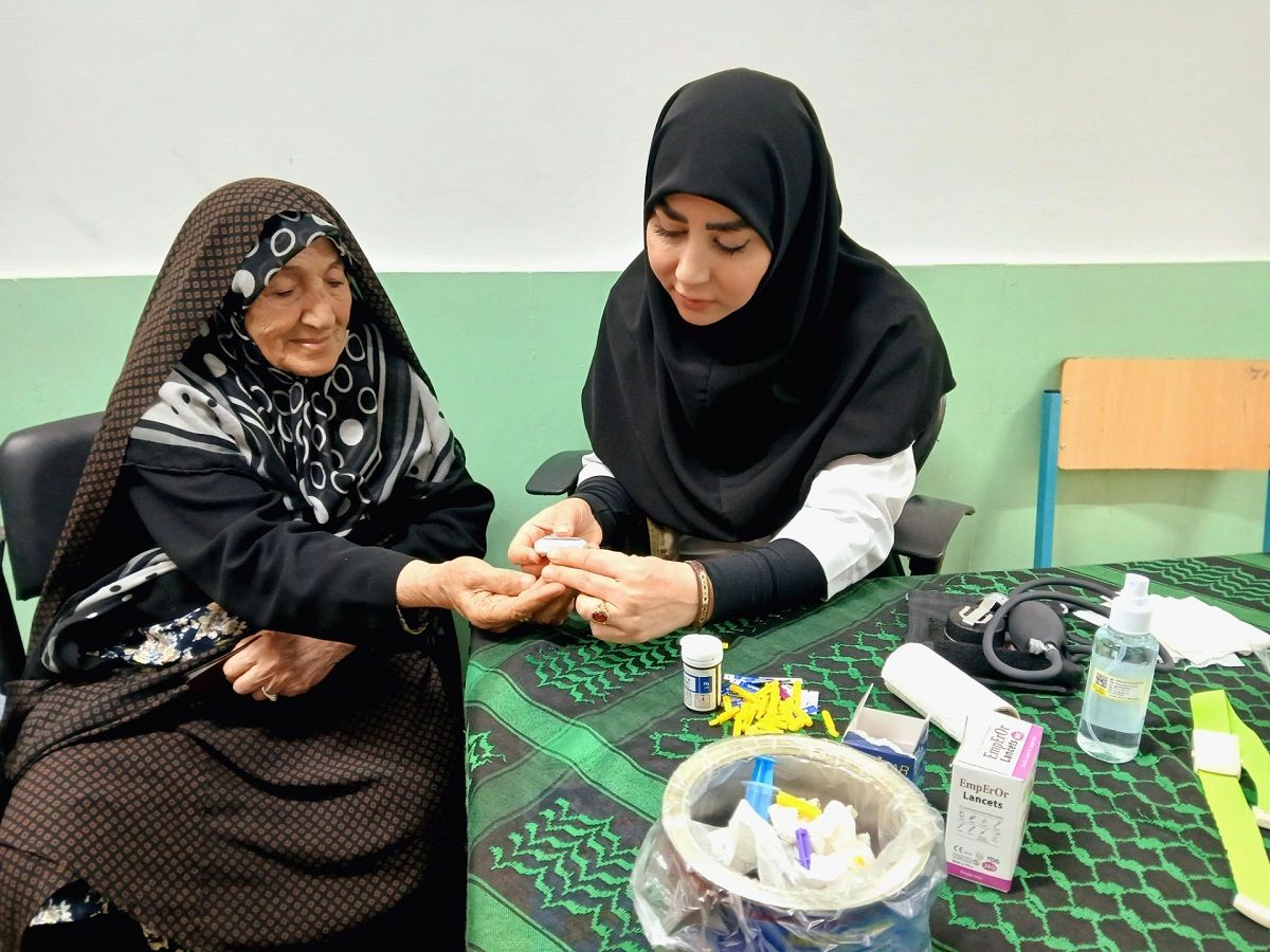 خدمت‌رسانی پزشکان مجرب در قالب «میز خدمت» در مدرسه شهید شهسواری ناحیه 4 کرج 