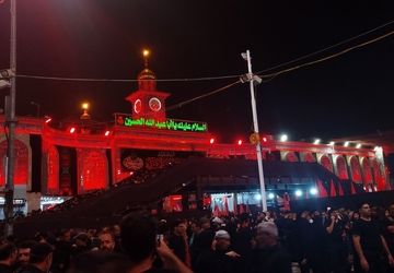 حضور باشکوه عاشقان و دلباختگان امام حسین (ع) در شهر کربلا 