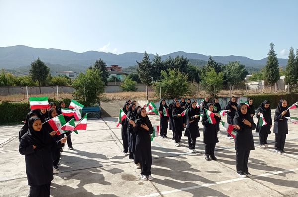جشن جوانه‌ها در دبیرستان یاران امام 