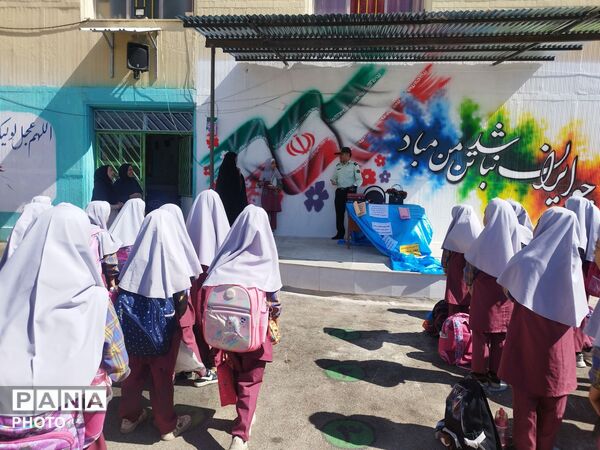 گرامیداشت هفته نیروی انتظامی در دبستان مهران؛ تجلیل از حافظان امنیت و آرامش