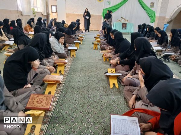محفل انس با قرآن کریم به مناسبت ماه مبارک رمضان در آموزشگاه خلیج فارس مروست