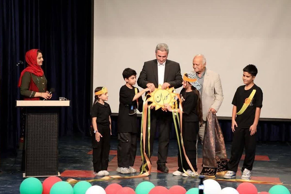 نگاه هنرمندانه دانش‌آموزان می‌تواند مسئولان را متوجه مسائل کند