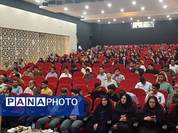 جشن ستارگان دانش‌آموزی در تالار شهرداری دولت‌آباد شهرستان برخوار 