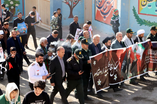 راهپیمایی روز دانش‌آموز در محمدشهر کرج 