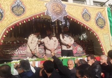 تشییع آلاله های خونین در شهر شهید پرور شیراز