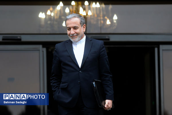 حاشیه جلسه هیات دولت - ۲۳ آبان