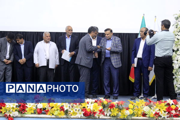 تجلیل از رؤسای ادارات آموزش و پرورش شهرستان‌‌ها، معاونان آموزشی، مربیان و مشاوران استان هرمزگان 