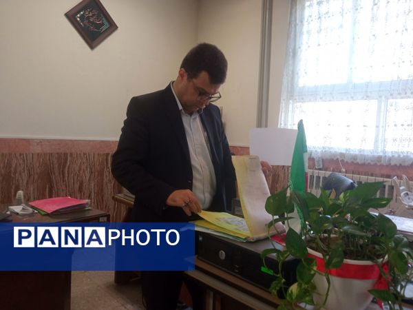 بازدید مدیر اداره ناحیه یک از دبیرستان گلشن آزادی