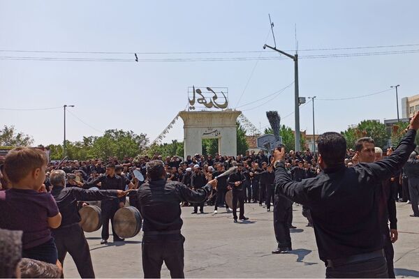 آباده در تاسوعای حسینی غرق در ماتم و عزا 