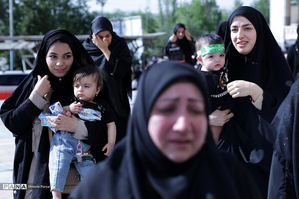 اجتماع بزرگ مادران و شیرخوارگان عاشورایی در مصلی امام خمینی(ره)