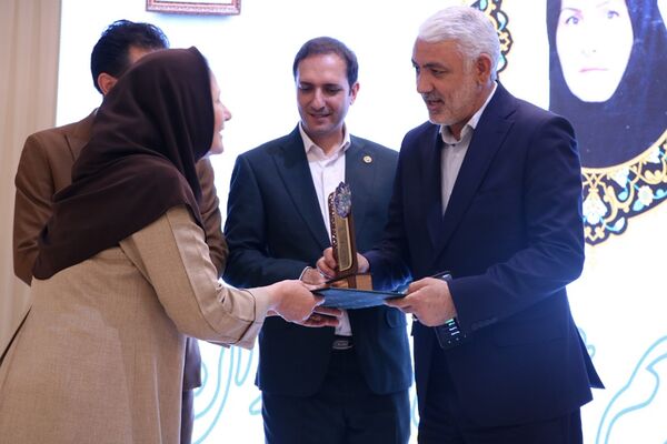 آیین بزرگداشت روز معلم ویژه معلمان و فرهنگیان ناحیه۲ بهارستان