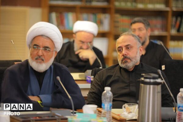  رونمایی از کتاب «برای پدر» با حضور رئیس شورای سیاستگذاری ائمه جمعه کشور و شاعران برجسته کشور