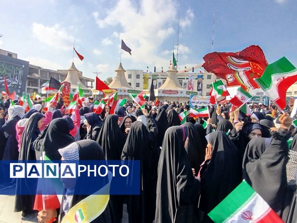 خروش ۱۳ آبان در مشهد؛ دانش‌آموزان، نماد ایستادگی