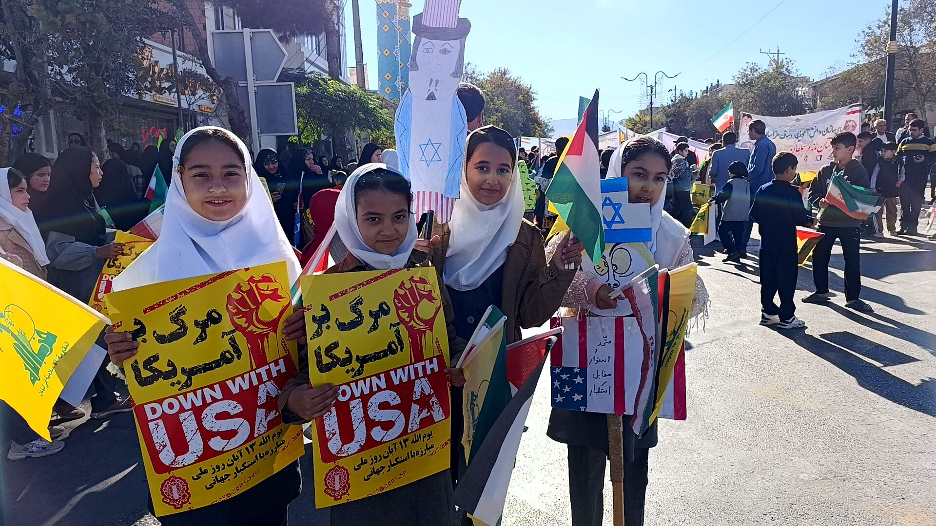 جوشش حماسه در گام های کوچک دانش آموزان امروز سفیران فردا