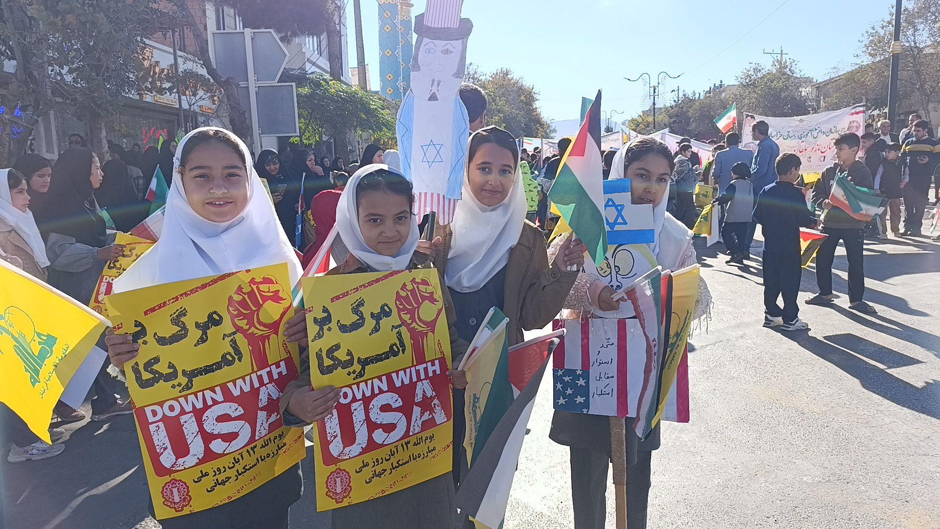 جوشش حماسه در گام های کوچک دانش آموزان امروز سفیران فردا