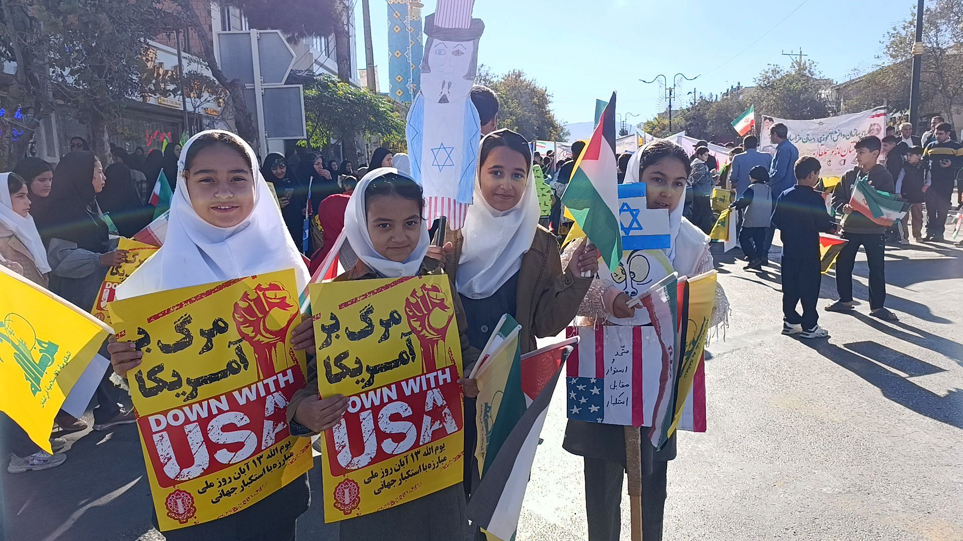 جوشش حماسه در گام های کوچک دانش آموزان امروز سفیران فردا