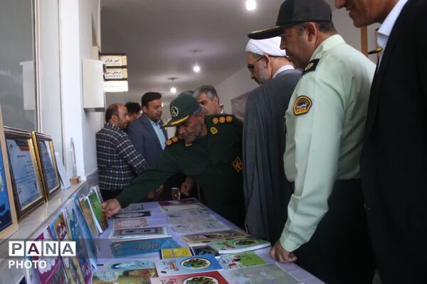 افتتاح نمایشگاه دستاوردهای فرهنگی، هنری و ورزشی فرهنگیان در مهریز 