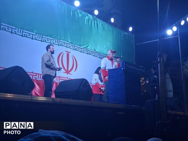 تجمعات هرشبی مردم در میدان انقلاب