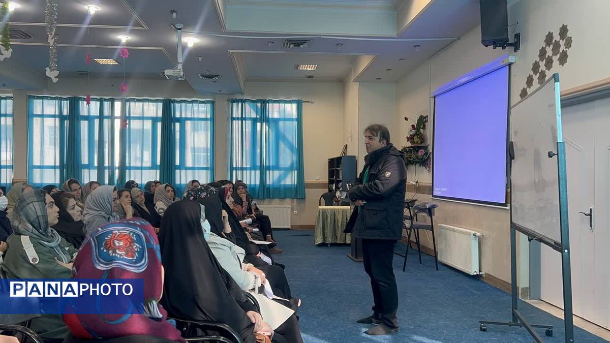 دومین جلسه آموزش خانواده دبیرستان شهید تیمسار فلاحی ناحیه یک کرج 